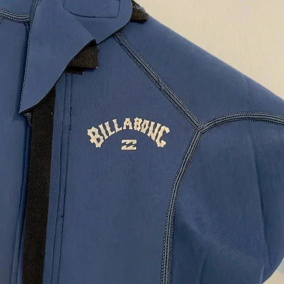 Billabong Absolute 2/2mm Spring Wetsuit
10 youth would fit 8-10 see sizing - Picture 5 of 9